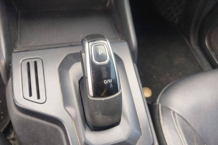 Used JMC Yuhu 7 2022 2.0T Automatic Diesel 4x4 Comfort Plus Long Wheelbase Gear Lever