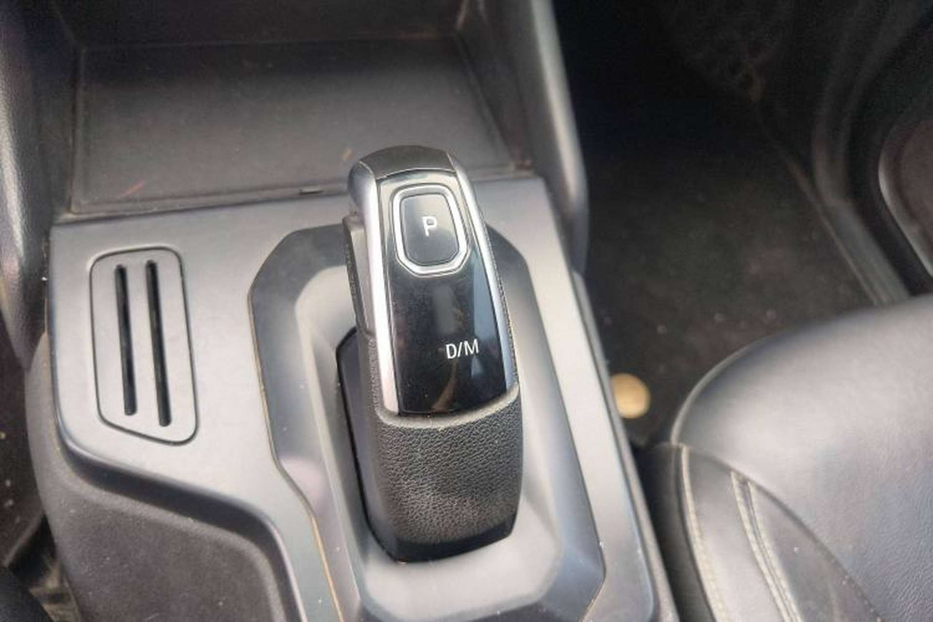 Used JMC Yuhu 7 2022 2.0T Automatic Diesel 4x4 Comfort Plus Long Wheelbase Gear Lever
