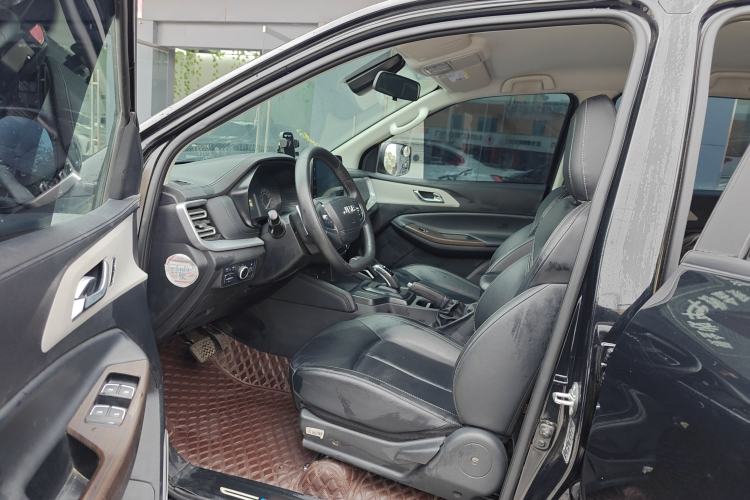 Used JMC Yuhu 7 2022 2.0T Automatic Diesel 4x4 Comfort Edition Standard Wheelbase Interior 1