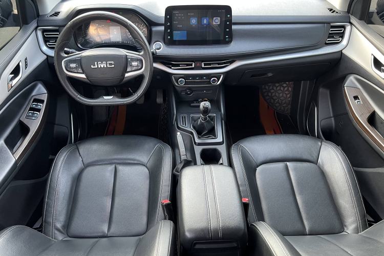 Used JMC Yuhu 7 2022 2.0T Manual Diesel Two-Wheel Drive Comfort Version Standard Wheelbase Interior 1