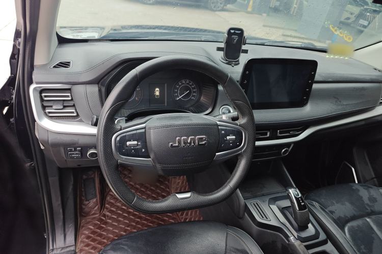 Used JMC Yuhu 7 2022 2.0T Automatic Diesel 4x4 Comfort Edition Standard Wheelbase Interior 2