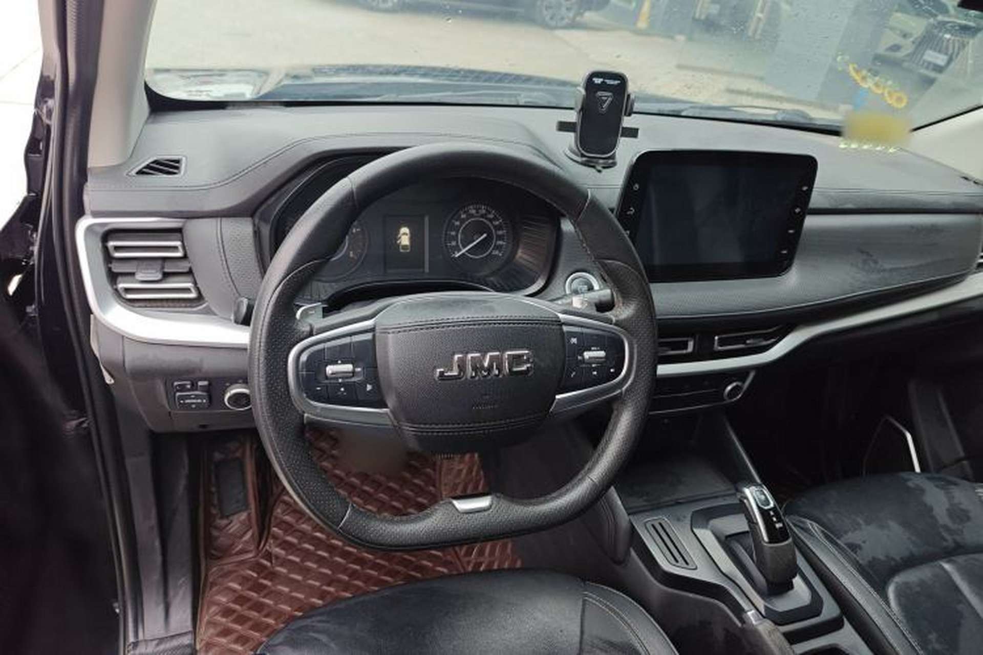 Used JMC Yuhu 7 2022 2.0T Automatic Diesel 4x4 Comfort Edition Standard Wheelbase Interior 2