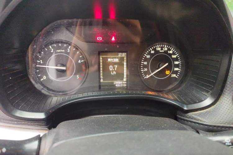 Used JMC Yuhu 7 2022 2.0T Manual Diesel Two-Wheel Drive Comfort Plus Long Wheelbase Odometer Close Up