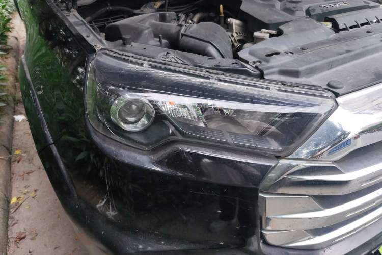 Used JMC Yuhu 7 2022 2.0T Manual Diesel Two-Wheel Drive Comfort Plus Long Wheelbase Right Front Headlight