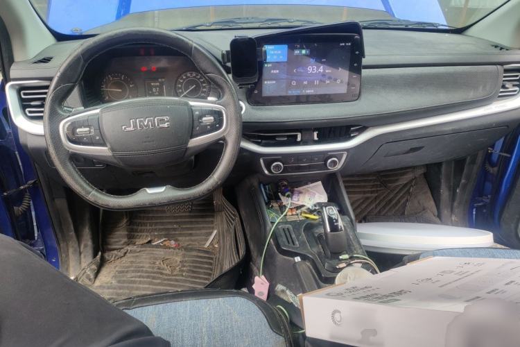 Used JMC Yuhu 7 2022 2.0T Automatic Diesel 4x4 Comfort Edition Standard Wheelbase Center Console