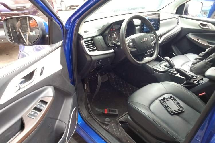 Used JMC Yuhu 7 2022 2.0T Automatic Diesel Two-Wheel Drive Comfort Plus Long Wheelbase Driver Seat