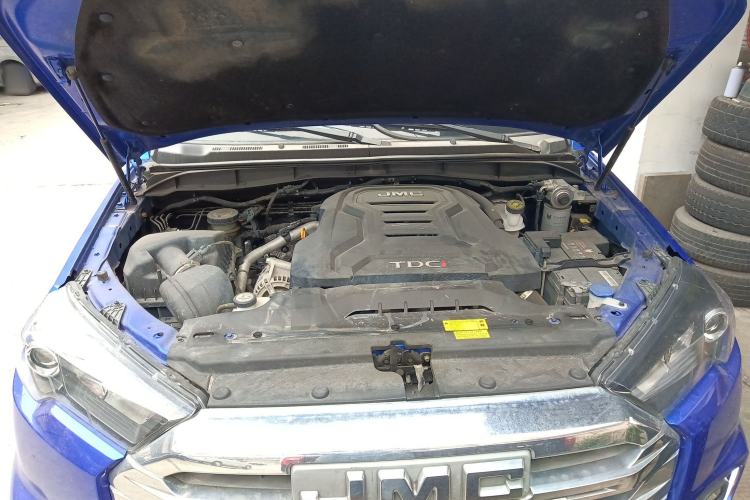 Used JMC Yuhu 7 2022 2.0T Automatic Diesel Two-Wheel Drive Comfort Plus Long Wheelbase Engine Bay