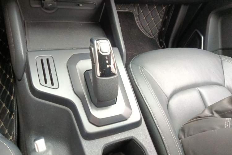 Used JMC Yuhu 7 2022 2.0T Automatic Diesel Two-Wheel Drive Comfort Plus Long Wheelbase Gear Lever