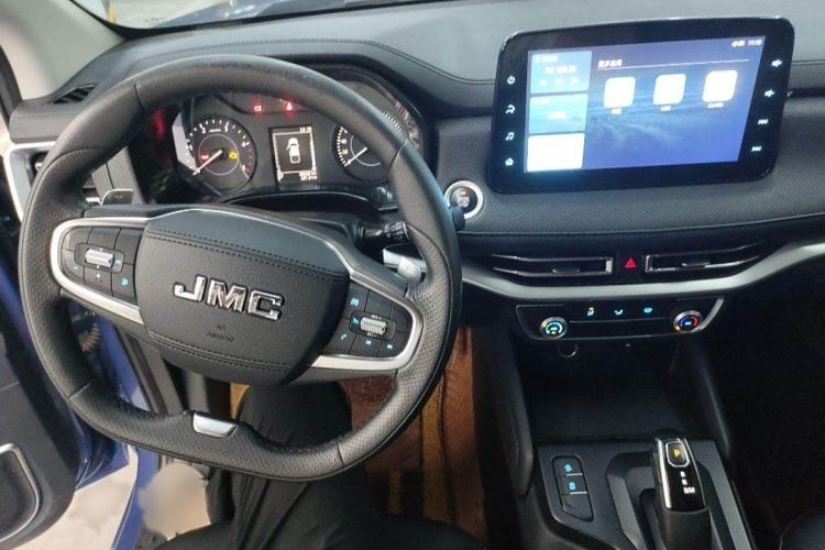 Used JMC Yuhu 7 2022 2.0T Automatic Diesel Two-Wheel Drive Comfort Version Standard Wheelbase Interior 1