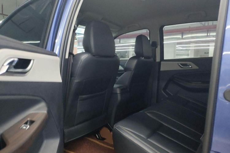 Used JMC Yuhu 7 2022 2.0T Automatic Diesel Two-Wheel Drive Comfort Version Standard Wheelbase Interior 3
