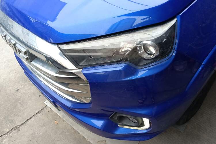 Used JMC Yuhu 7 2022 2.0T Automatic Diesel Two-Wheel Drive Comfort Plus Long Wheelbase Left Front Headlight