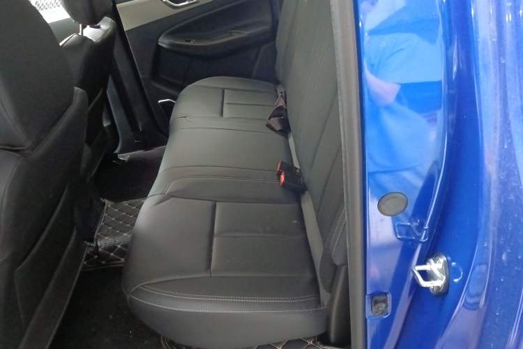 Used JMC Yuhu 7 2022 2.0T Automatic Diesel Two-Wheel Drive Comfort Plus Long Wheelbase Left Rear Seat