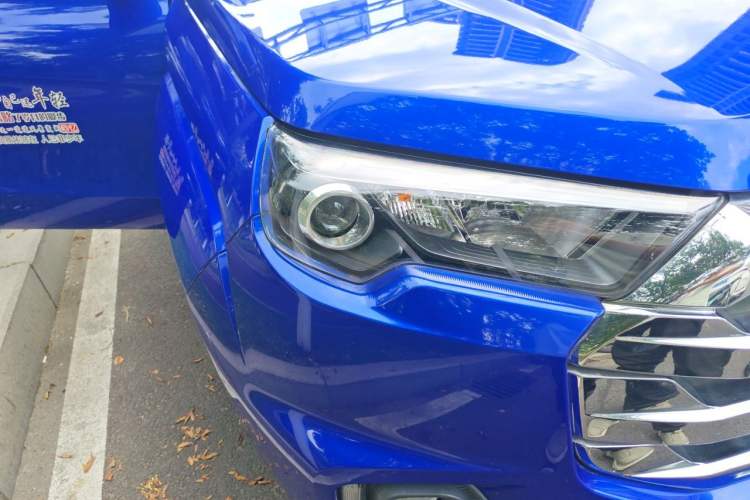 Used JMC Yuhu 7 2022 2.0T Automatic Diesel 4x4 Comfort Edition Standard Wheelbase Right Front Headlight