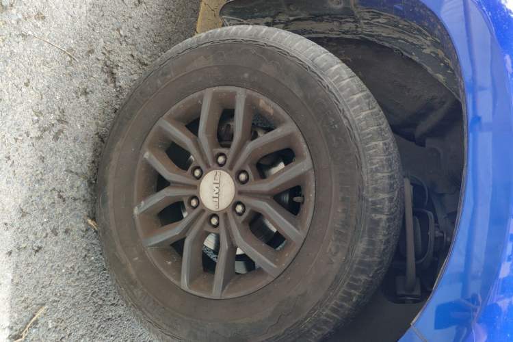 Used JMC Yuhu 7 2022 2.0T Automatic Diesel 4x4 Comfort Edition Standard Wheelbase Right Front Wheel Hub