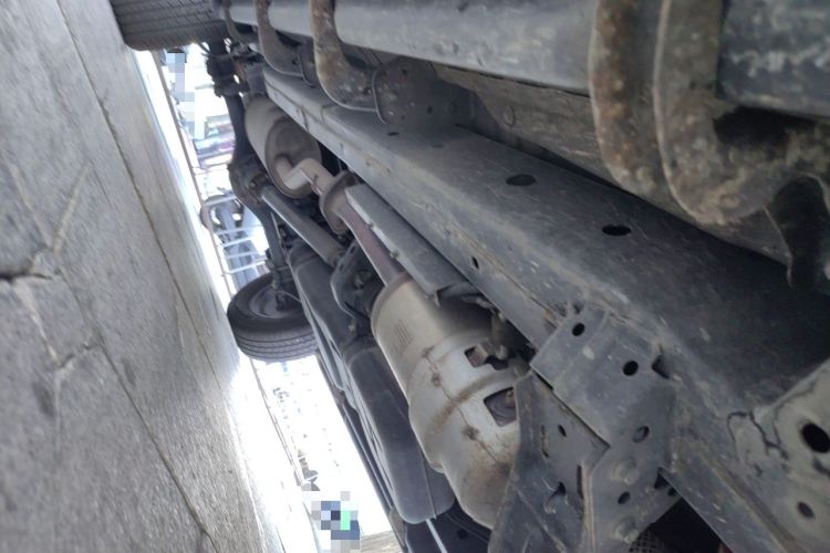 Used JMC Yuhu 7 2022 2.0T Automatic Diesel Two-Wheel Drive Comfort Plus Long Wheelbase Chassis Front Right