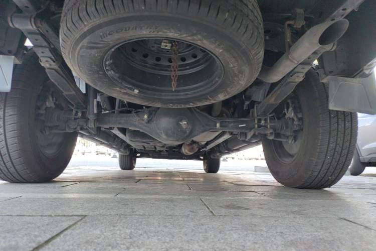 Used JMC Yuhu 7 2022 2.0T Automatic Diesel Two-Wheel Drive Comfort Plus Long Wheelbase Chassis Rear