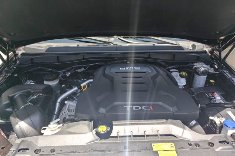 Used JMC Yuhu 7 2022 2.0T Automatic Diesel Two-Wheel Drive Comfort Version Standard Wheelbase Engine Bay