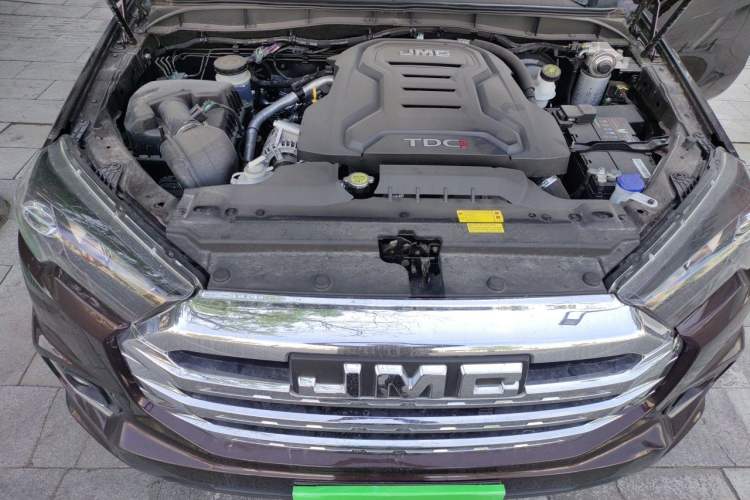 Used JMC Yuhu 7 2022 2.0T Automatic Diesel Two-Wheel Drive Comfort Plus Long Wheelbase Engine Bay