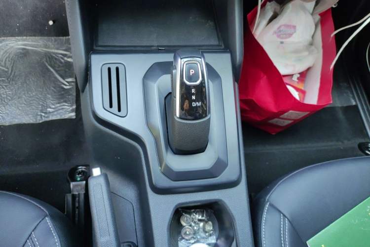Used JMC Yuhu 7 2022 2.0T Automatic Diesel Two-Wheel Drive Comfort Plus Long Wheelbase Gear Lever