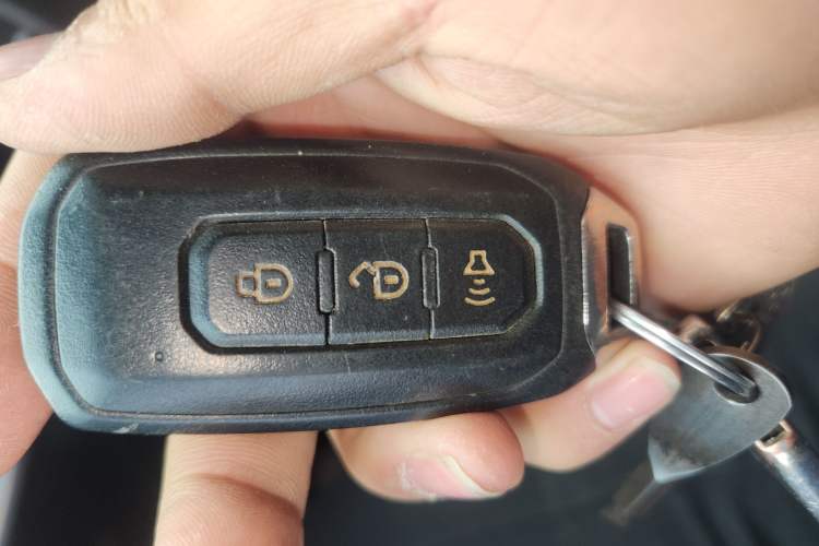 Used JMC Yuhu 7 2022 2.0T Manual Diesel 4x4 Comfort Version Standard Wheelbase Interior 1