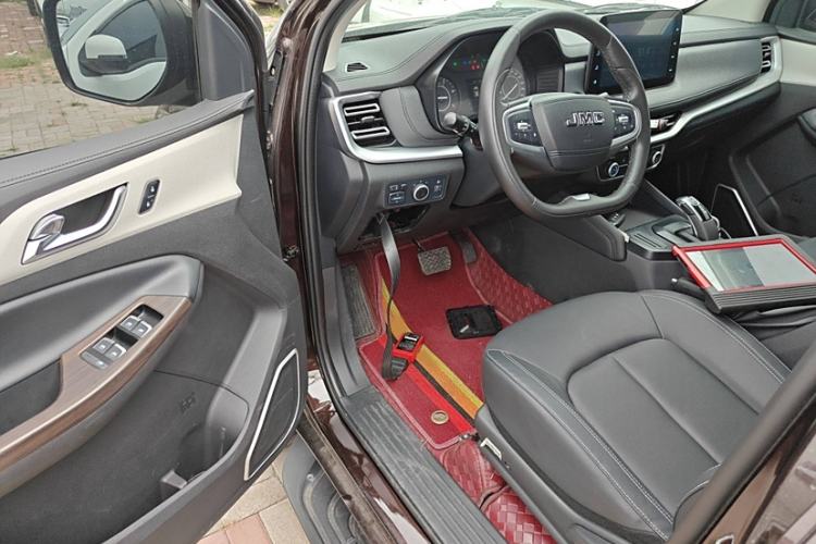 Used JMC Yuhu 7 2022 2.0T Automatic Diesel 4x4 Comfort Edition Standard Wheelbase Interior 2