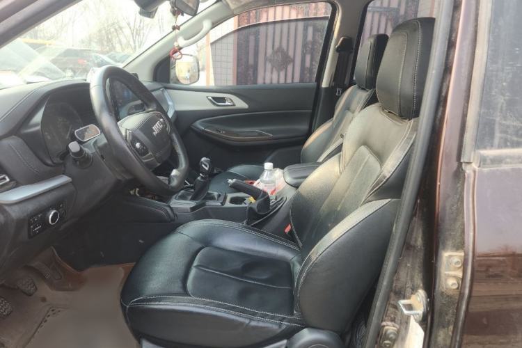 Used JMC Yuhu 7 2022 2.0T Manual Diesel 4x4 Comfort Version Standard Wheelbase Interior 2