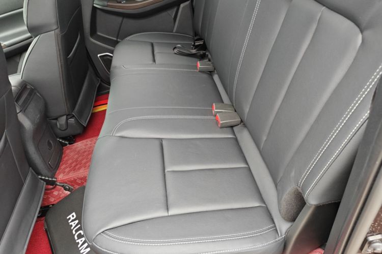 Used JMC Yuhu 7 2022 2.0T Automatic Diesel 4x4 Comfort Edition Standard Wheelbase Interior 3