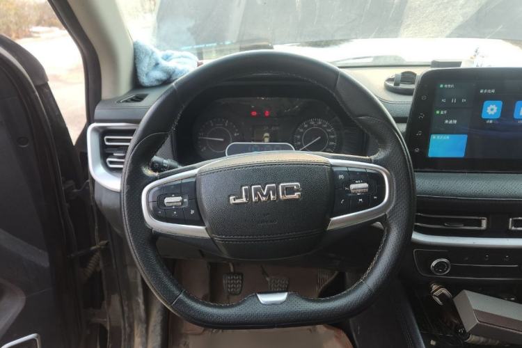Used JMC Yuhu 7 2022 2.0T Manual Diesel 4x4 Comfort Version Standard Wheelbase Interior 3