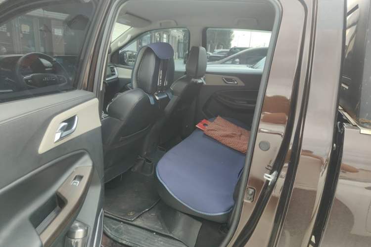 Used JMC Yuhu 7 2022 2.0T Automatic Diesel 4x4 Comfort Plus Long Wheelbase Left Rear Seat