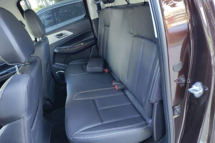 Used JMC Yuhu 7 2022 2.0T Automatic Diesel Two-Wheel Drive Comfort Plus Long Wheelbase Left Rear Seat