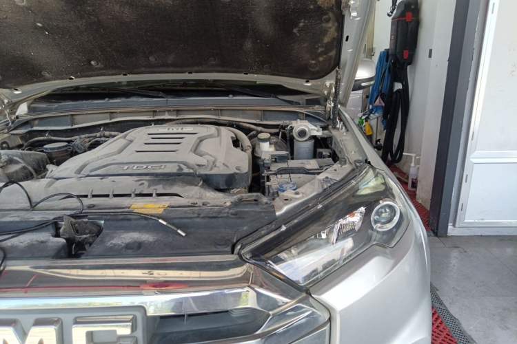 Used JMC Yuhu 7 2022 2.0T Manual Diesel Two-Wheel Drive Comfort Version Standard Wheelbase Engine Bay Left