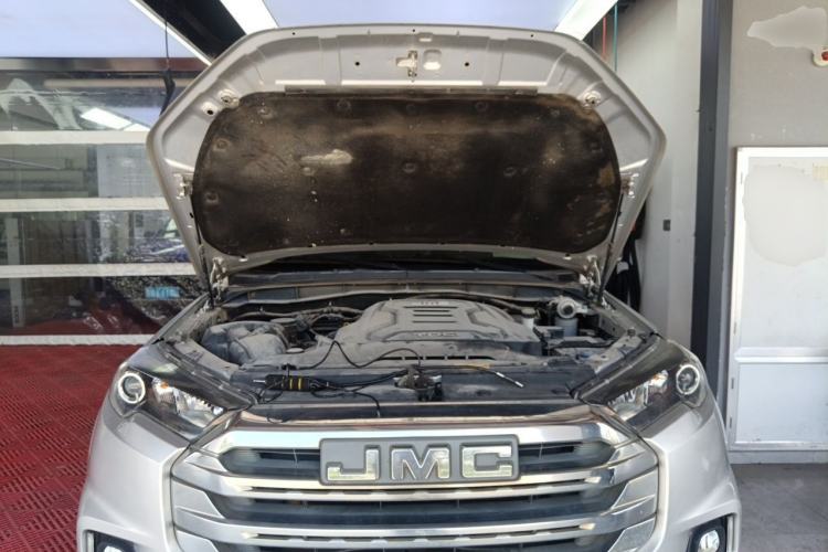 Used JMC Yuhu 7 2022 2.0T Manual Diesel Two-Wheel Drive Comfort Version Standard Wheelbase Engine Bay