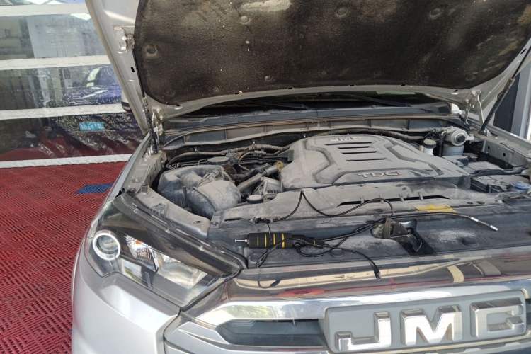 Used JMC Yuhu 7 2022 2.0T Manual Diesel Two-Wheel Drive Comfort Version Standard Wheelbase Engine Bay Right