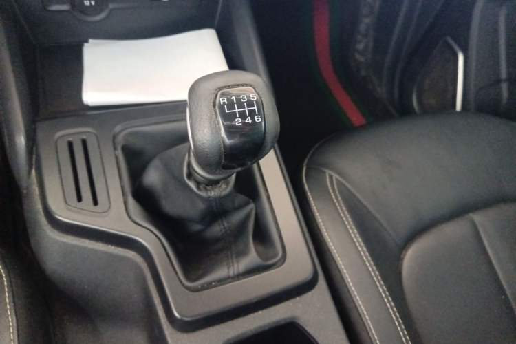 Used JMC Yuhu 7 2022 2.0T Manual Diesel Two-Wheel Drive Comfort Version Standard Wheelbase Gear Lever
