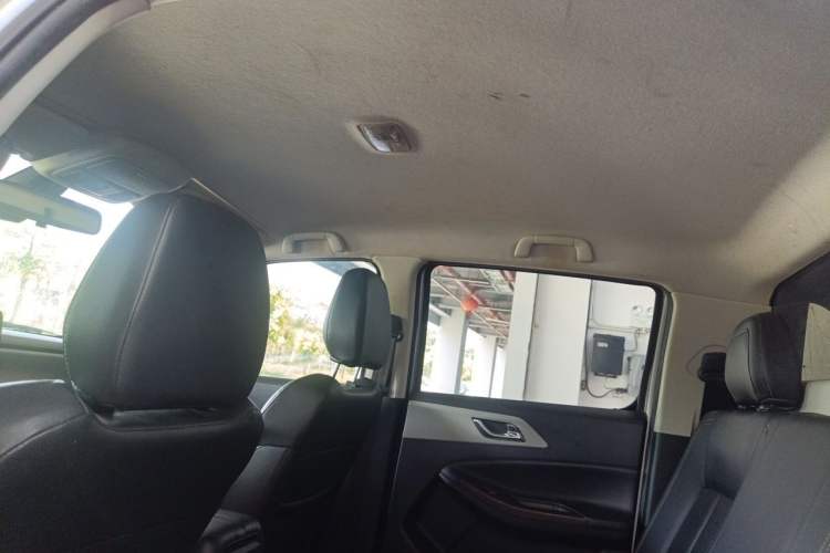 Used JMC Yuhu 7 2022 2.0T Manual Diesel Two-Wheel Drive Comfort Version Standard Wheelbase Headliner