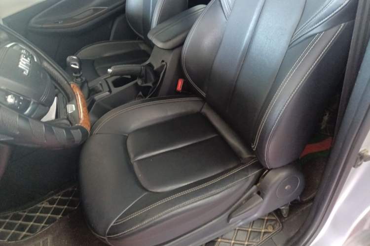 Used JMC Yuhu 7 2022 2.0T Manual Diesel Two-Wheel Drive Comfort Version Standard Wheelbase Left Front Seat