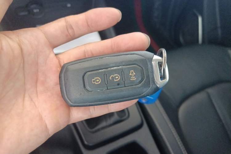 Used JMC Yuhu 7 2022 2.0T Manual Diesel Two-Wheel Drive Comfort Version Standard Wheelbase Vehicle Key