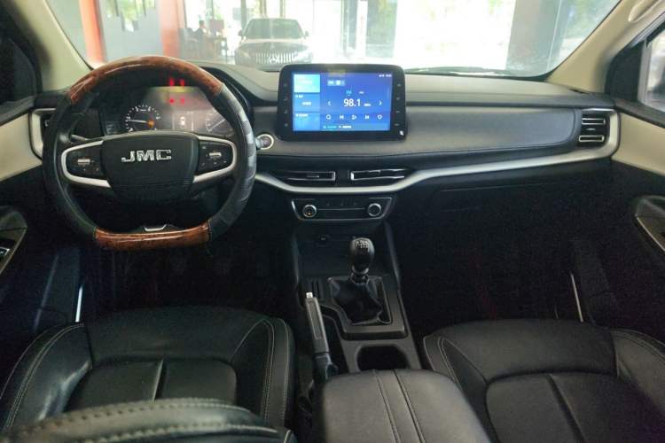 Used JMC Yuhu 7 2022 2.0T Manual Diesel Two-Wheel Drive Comfort Version Standard Wheelbase Center Console