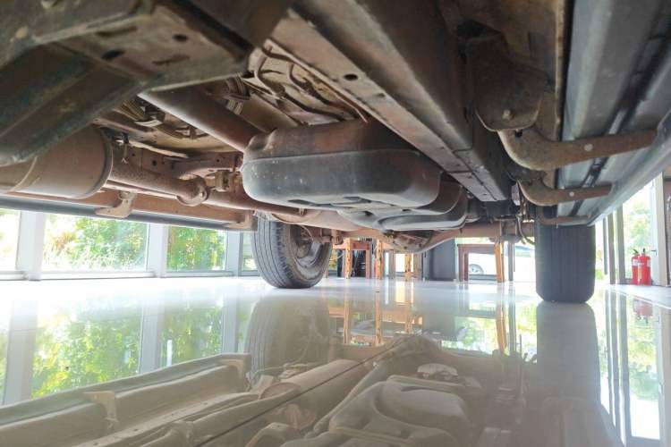 Used JMC Yuhu 7 2022 2.0T Manual Diesel Two-Wheel Drive Comfort Version Standard Wheelbase Chassis Front Left