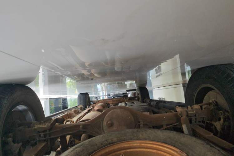 Used JMC Yuhu 7 2022 2.0T Manual Diesel Two-Wheel Drive Comfort Version Standard Wheelbase Chassis Rear