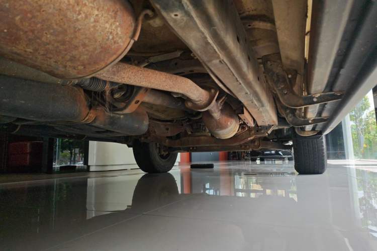 Used JMC Yuhu 7 2022 2.0T Manual Diesel Two-Wheel Drive Comfort Version Standard Wheelbase Chassis Rear Right