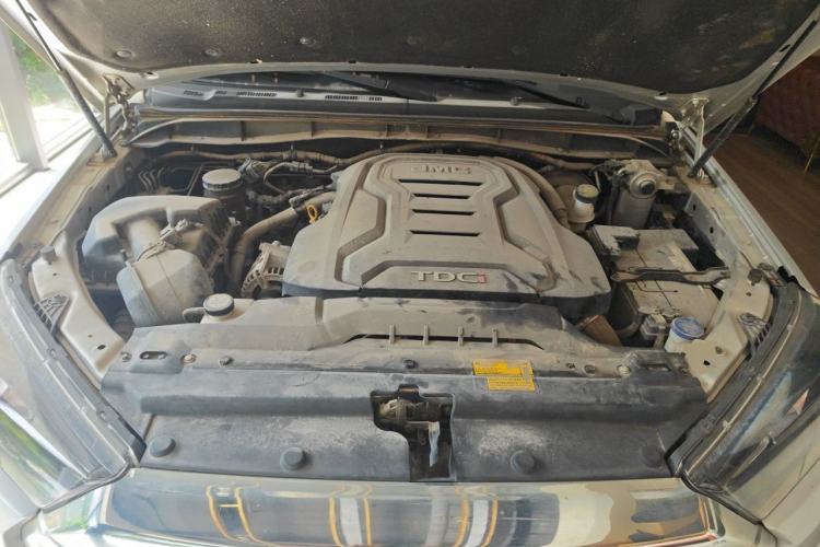 Used JMC Yuhu 7 2022 2.0T Manual Diesel Two-Wheel Drive Comfort Version Standard Wheelbase Engine Bay