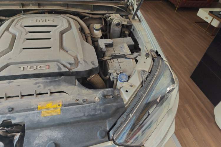 Used JMC Yuhu 7 2022 2.0T Manual Diesel Two-Wheel Drive Comfort Version Standard Wheelbase Engine Bay Left