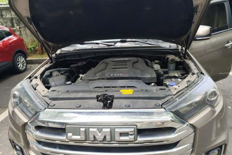 Used JMC Yuhu 7 2022 2.0T Automatic Diesel 4x4 Comfort Edition Standard Wheelbase Engine Bay