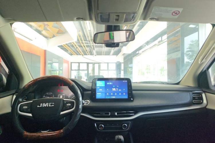 Used JMC Yuhu 7 2022 2.0T Manual Diesel Two-Wheel Drive Comfort Version Standard Wheelbase Headliner
