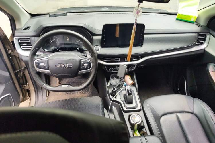 Used JMC Yuhu 7 2022 2.0T Automatic Diesel 4x4 Comfort Edition Standard Wheelbase Interior 2