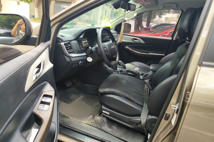 Used JMC Yuhu 7 2022 2.0T Automatic Diesel 4x4 Comfort Edition Standard Wheelbase Interior 3