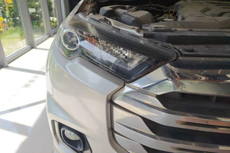 Used JMC Yuhu 7 2022 2.0T Manual Diesel Two-Wheel Drive Comfort Version Standard Wheelbase Right Front Headlight