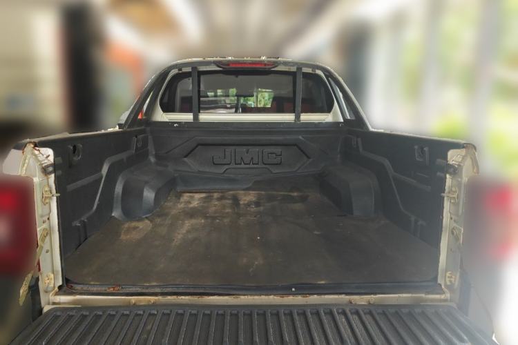 Used JMC Yuhu 7 2022 2.0T Manual Diesel Two-Wheel Drive Comfort Version Standard Wheelbase Trunk