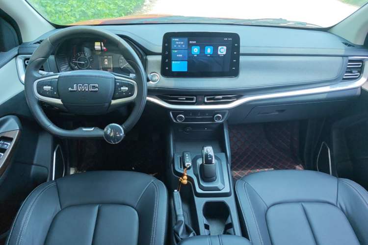 Used JMC Yuhu 7 2022 2.0T Automatic Diesel 4x4 Comfort Plus Long Wheelbase Center Console